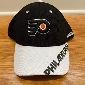 Like New Reebok Philadelphia Flyers Fitted Hat